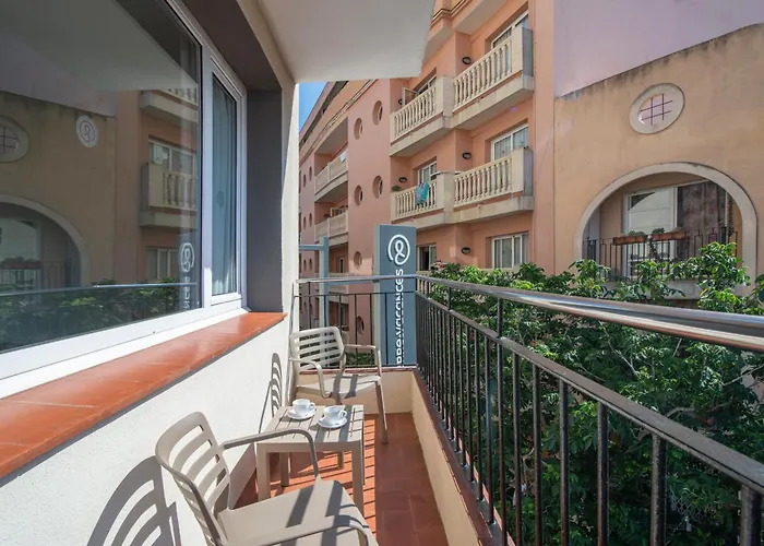 Pet Friendly hotel: Hotel Lloret Santa Rosa By Pierre & Vacances